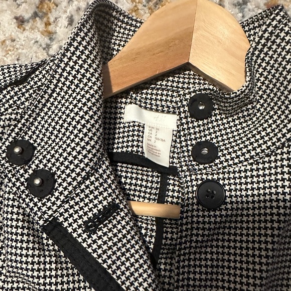 H&M Houndstooth Size 2 Long Trench Coat Belt Front Buttons Back Slit Pockets - Picture 4 of 16